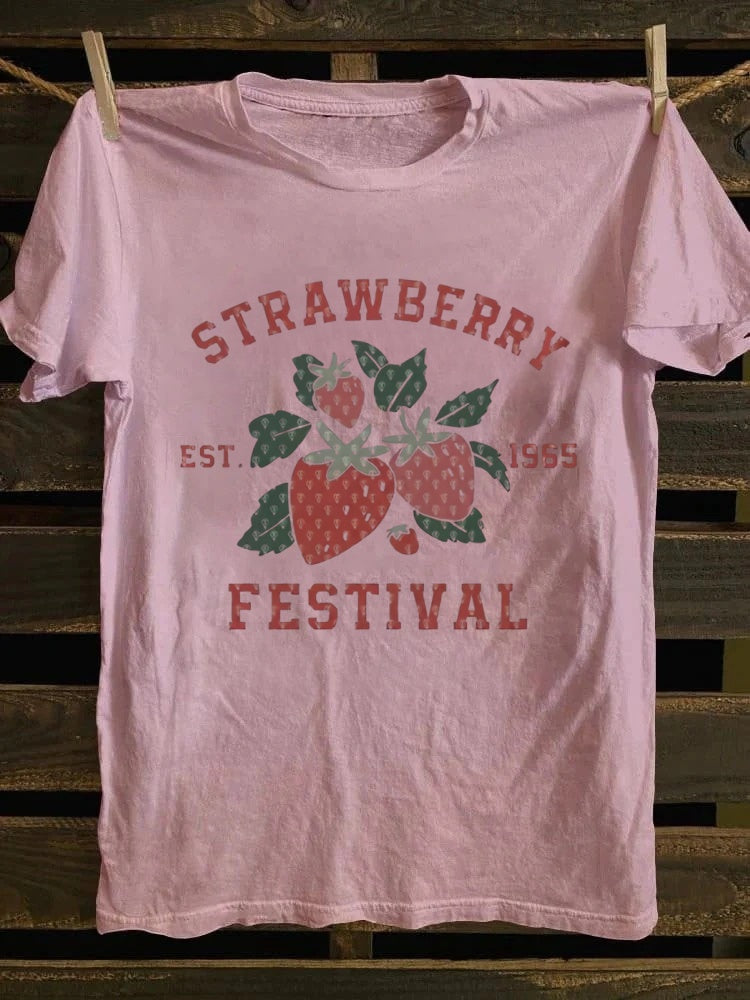 Embrace the embrace of summer, enjoy summer vacation, retro and fun beach fruits and delicious food elements T-shirt