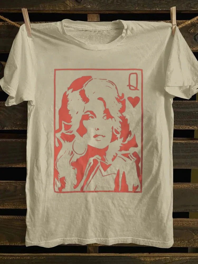 Retro Red Queen of Hearts Graphic Tee – A Nod to Pop Culture Icons
