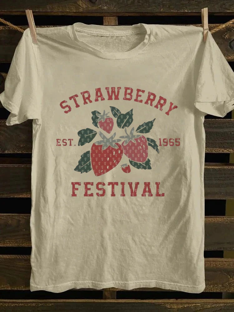 Embrace the embrace of summer, enjoy summer vacation, retro and fun beach fruits and delicious food elements T-shirt