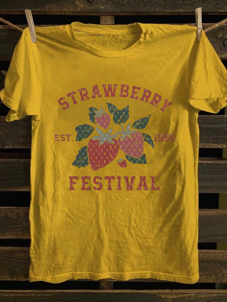 Embrace the embrace of summer, enjoy summer vacation, retro and fun beach fruits and delicious food elements T-shirt