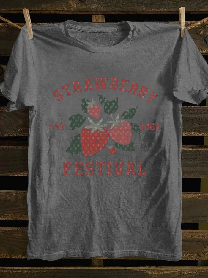 Embrace the embrace of summer, enjoy summer vacation, retro and fun beach fruits and delicious food elements T-shirt