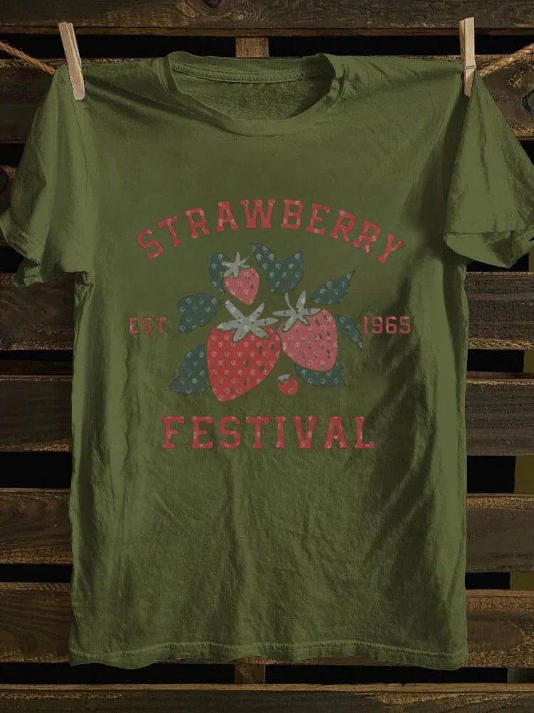 Embrace the embrace of summer, enjoy summer vacation, retro and fun beach fruits and delicious food elements T-shirt