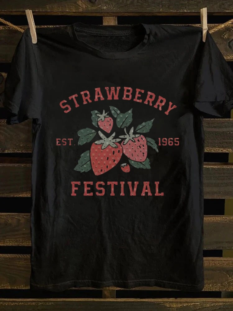 Embrace the embrace of summer, enjoy summer vacation, retro and fun beach fruits and delicious food elements T-shirt