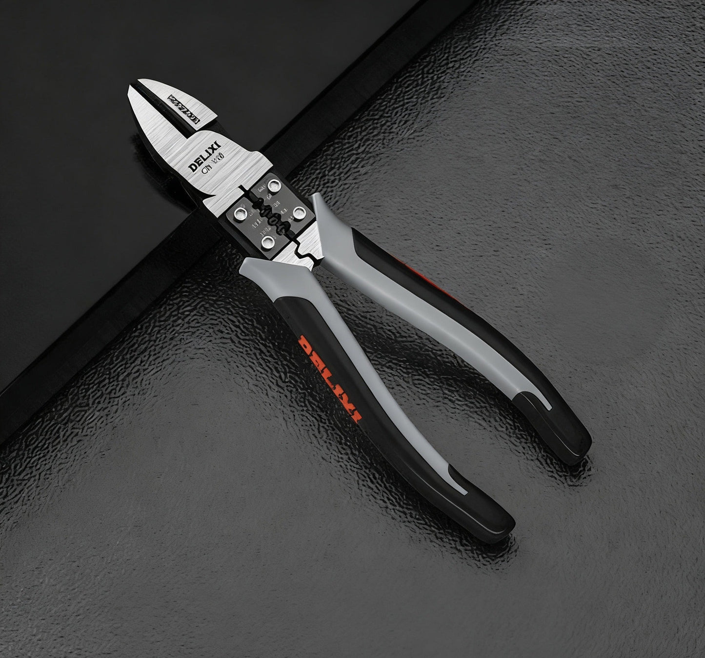 Industrial-grade multifunctional universal pliers